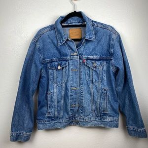 Levi’s denim jacket trucker / boyfriend fit size m